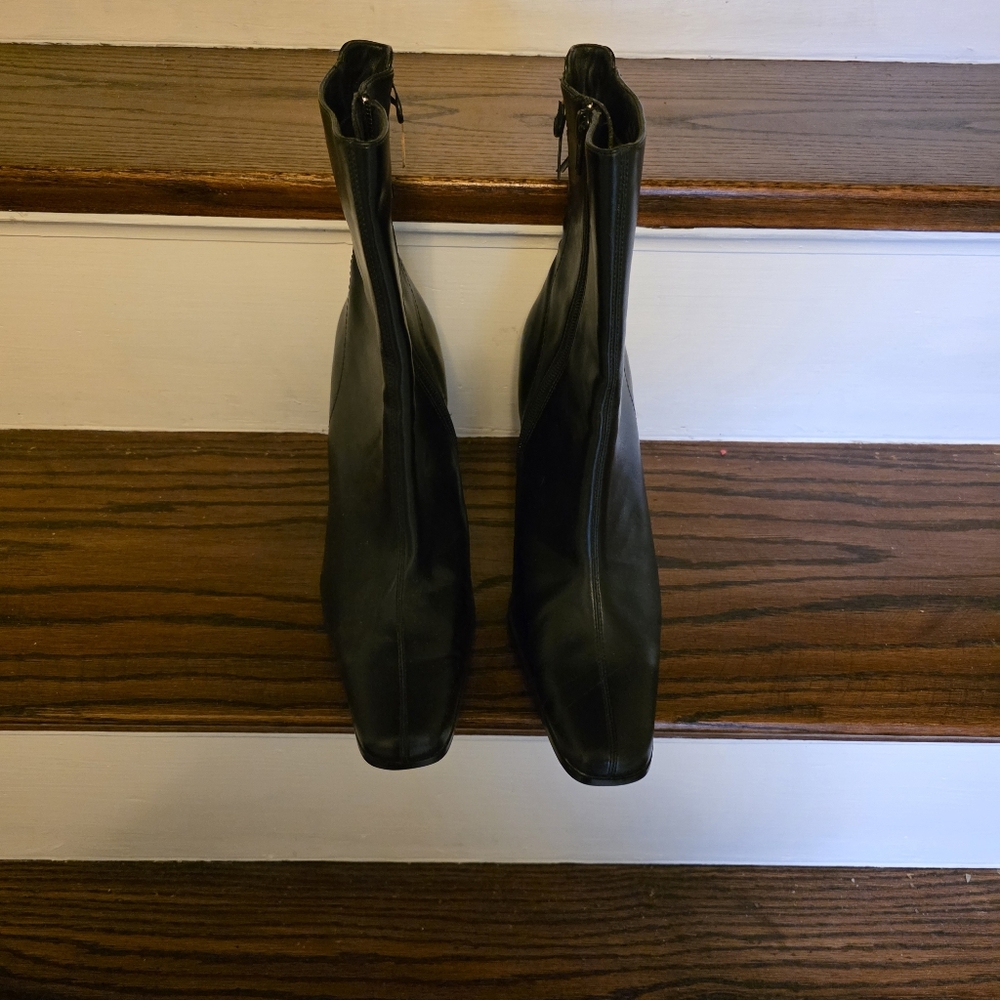 Sleek Black Heeled Boots for Women